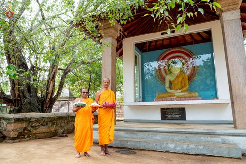 ภาพ No.264459:วันที่ 23 ตุลาคม พ.ศ. 2568 พิธีทอดกฐินสมทบ วัดกัลยาณมิตรต่างประเทศ  บูชาธรรม 81 ปี หลวงพ่อธัมมชโย  ณ วัดศรีอโรคา รามายา , วัดศรีธรรมราชา , วัดเปรดีปะกันเด วิหารายา ในเมืองมาตะเล ประเทศศรีลังกา 