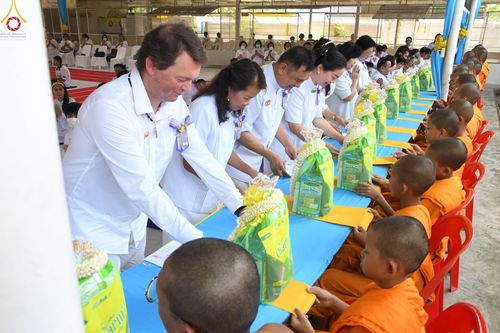 ภาพ No.91898:พิธีทอดกฐินสามัคคีทั่วไทย สร้างกำแพงแก้ว ดูแลสามเณรน้อยเตรียมบาลีนาคหลวงประโยค 9 ณ ศูนย์เบญจธรรม เขตดอนเมือง จ.กรุงเทพมหานคร วันศุกร์ที่ 3 พฤศจิกายน พ.ศ.2566