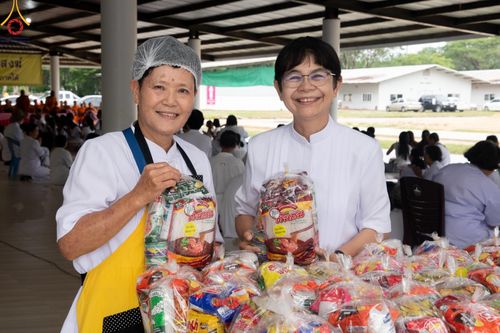 ภาพ No.142131:พิธีถวายสังฆทานแด่คณะสงฆ์ 323 วัด ปีที่ 20 ครั้งที่ 170 , พิธีมอบกองทุนหนุนแรงใจช่วยครูใต้ ปีที่ 17 ครั้งที่ 135 และพิธีทำบุญอุทิศส่วนกุศลให้ผู้วายชนม์ วันเสาร์ที่ 22 มิถุนายน พ.ศ.2567 ณ ศูนย์ปฏิบัติธรรมภาคใต้ อ.บางกล่ำ จ.สงขลา