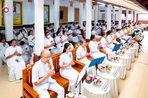ภาพ No.202139:พิธีเจริญพระพุทธมนต์ ปฏิบัติธรรม มอบทุนการศึกษา ถวายสังฆทาน 108 วัด เพื่อถวายเป็นพุทธบูชา และขับเคลื่อนโครงการหมู่บ้านรักษาศีล 5 โดยคณะสงฆ์จังหวัดนครปฐม คณะศิษยานุศิษย์วัดพระธรรมกาย โครงการธรรมยาตรา ปีที่ 13 ณ วัดบางปลา อำเภอบางเลน จังหวัดนครปฐม