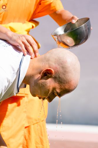 ภาพ No.83337:พิธีตัดปอยผมธรรมทายาทและฝากตัวเป็นศิษย์ ในโครงการอบรมพระธรรมทายาททวีปยุโรป รุ่นที่ 9 วันพุธที่ 12 มิถุนายน พ.ศ. 2566 ณ วัดพระธรรมกายเบเนลักซ์ ประเทศเบลเยี่ยม