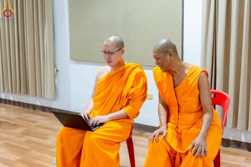 ภาพ No.214499:วันที่ 31 มีนาคม พ.ศ. 2568 ประชุมทีมงานการจัดถวายภัตตาหารพระ  เพื่องานวันถวายมหาสังฆทาน 40,000 กว่าวัด  วันคุ้มครองโลก ณ วัดพระธรรมกาย