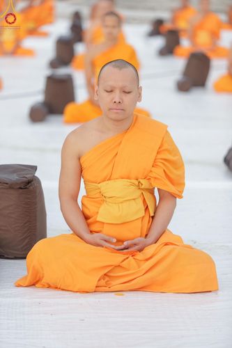 ภาพ No.198587:พระธรรมยาตราปฏิบัติธรรม และถ่ายภาพหมู่ประวัติศาสตร์ ณ อนุสรณ์สถานบางปลา วัดบางปลา อำเภอบางเลน จังหวัดนครปฐม ในโครงการธรรมยาตรา กตัญญูบูชา มหาปูชนียาจารย์ พระมงคลเทพมุนี(สด จนฺทสโร) พระผู้ปราบมาร อนุสรณ์สถาน 7 แห่ง ปีที่ 13 วันที่ 20 มกราคม พ.ศ. 2568