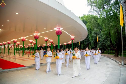 ภาพ No.228840:วันเสาร์ที่ 14 มิถุนายน พ.ศ. 2568 พิธีเวียนประทักษิณ , พิธีขอขมารับผ้าไตร ในโครงการบรรพชาอุปสมบทหมู่ ผู้บริหารรุ่นที่ 15 และ อุดมศึกษา รุ่นที่ 52 ณ โบสถ์พระไตรปิฎก วัดพระธรรมกาย