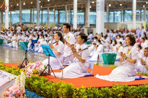 ภาพ No.124406:พิธีตักบาตรในวันมาฆบูชา ณ บ้านแก้วเรือนทองคุณยายฯ วัดพระธรรมกาย จ.ปทุมธานี วันเสาร์ที่ 24 กุมภาพันธ์ พ.ศ. 2567