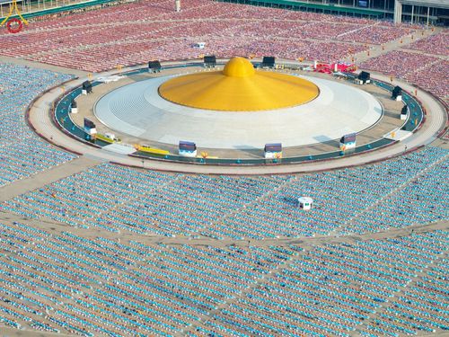 ภาพ No.219560:วันอังคารที่ 22 เมษายน พ.ศ. 2568 พิธีถวายมหาสังฆทานคณะสงฆ์ 40,000 กว่าวัดทั่วประเทศ เนื่องในวันคุ้มครองโลก ณ วัดพระธรรมกาย จ.ปทุมธานี