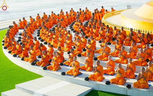 ภาพ No.211898:วันจันทร์ที่ 17 มีนาคม พ.ศ. 2568 พิธีตักบาตรพระกว่า 300 รูป ฉลองพิธีประดิษฐานพระบรมสารีริกธาตุ ณ ปทุมเจดีย์ เจดีย์พระพุทธเจ้า 5 พระองค์ ศูนย์อบรมเยาวชนปัตตานี บ้านโคกดีปลี ตำบลตุยง อำเภอหนองจิก จังหวัดปัตตานี