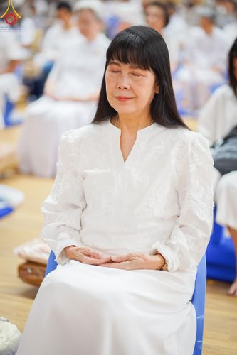 ภาพ No.180795:พิธีถวายภัตตาหารเมนูสวรรค์ และพิธีถวายอุปกรณ์กันหนาว แด่คณะพระภิกษุสามเณรวัดพระธรรมกาย วันอาทิตย์ที่ 8 ธันวาคม พ.ศ.2567 ณ สภาธรรมกายสากล วัดพระธรรมกาย