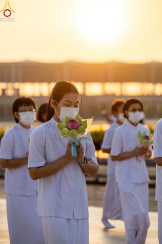 ภาพ No.101404:พิธีเวียนประทักษิณ, พิธีวันทาเจดีย์, พิธีขอขมาและมอบผ้าไตร ในโครงการอุปสมบทหมู่ รุ่นบูชาธรรมมหาปูชนียาจารย์ ณ วัดพระธรรมกาย ในวันที่ 9 ธันวาคม พ.ศ. 2566