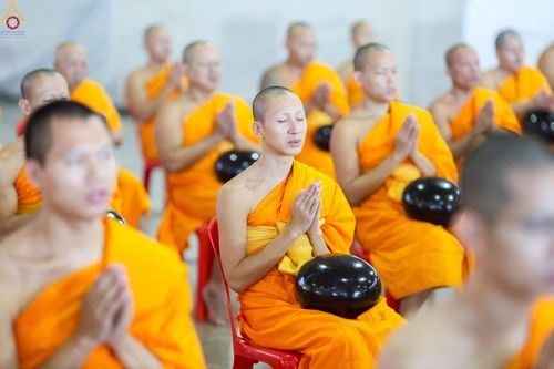 ภาพ No.240380:วันพุธที่ 27 สิงหาคม พ.ศ. 2568 พิธีตักบาตร ในวันธรรมชัย ณ วัดพระธรรมกาย จ.ปทุมธานี