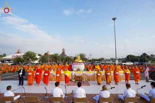 ภาพ No.276897:วันเสาร์ที่ 6 ธันวาคม พ.ศ. 2568 พิธีตักบาตรพระ 1,000 รูป อุทิศถวายพระราชกุศลสมเด็จพระนางเจ้าสิริกิติ์ พระบรมราชินีนาถ พระบรมราชชนนี พันปีหลวง และ ทำบุญเมืองลำปาง ครบรอบ 1,345 ปี ณ ลานพระบรมราชานุสาวรีย์สมเด็จพระนเรศวรมหาราชนครลำปาง อ.เกาะคา จ.ลำปาง