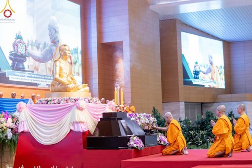 พิธีบูชาครูผู้ค้นพบวิชชาธรรมกาย ณ สภาธรรมกายสากล วัดพระธรรมกาย วันอังคารที่ 17 กันยายน พ.ศ. 2567