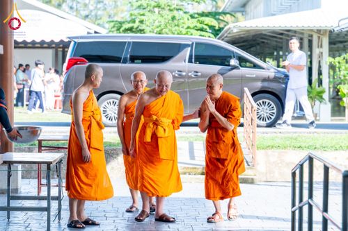 ภาพ No.149411:พิธีทักษิณานุปทานแด่บรรพชนตระกูลผ่องสวัสดิ์ และหมู่ญาติที่ล่วงลับไปแล้ว ประจำปี ครั้งที่ 19 วันพฤหัสบดีที่ 22 สิงหาคม พ.ศ. 2567 ณ พระมหาเจดีย์ทัตตชีโว ศูนย์อบรมเยาวชนกาญจนบุรี