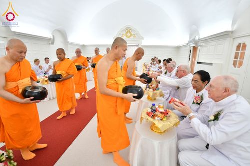 ภาพ No.171504:พิธีทอดกฐิน ณ วัดพระธรรมกายคอร์ซัวร์ ลุสท์สโกว ประเทศเดนมาร์ก วันเสาร์ที่ 19 ตุลาคม พ.ศ. 2567