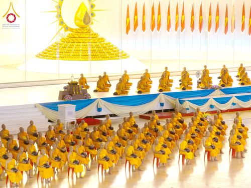 ภาพ No.223323:วันวิสาขบูชา วันอาทิตย์ที่ 11 พฤษภาคม พ.ศ. 2568 พิธีตักบาตร และปฎิบัติธรรม ณ สภาธรรมกายสากล วัดพระธรรมกาย