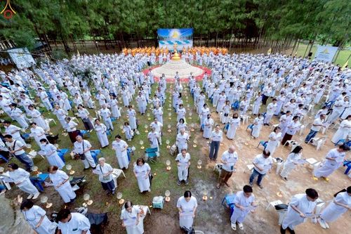 ภาพ No.238327:วันเสาร์ที่ 9 สิงหาคม พ.ศ. 2568 พิธีกลั่นแผ่นดิน โปรยทราย และจุดประทีปถวายเป็นพุทธบูชา จ.ระยอง สถาปนาองค์พระเจดีย์เพื่อสร้างสันติภาพโลก ณ ศูนย์ปฏิบัติธรรมระยอง(บ้านช่องลม) ต.บางบุตร อ.บ้านค่าย จ.ระยอง