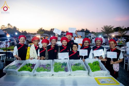 ภาพ No.196898:พิธีถวายภัตตาหารเป็นสังฆทาน แด่พระธรรมยาตรา ณ วัดโบสถ์(บน) ตำบลบางคูเวียง อำเภอบางกรวย จังหวัดนนทบุรี ในโครงการธรรมยาตรา กตัญญูบูชา มหาปูชนียาจารย์ พระมงคลเทพมุนี(สด จนฺทสโร) พระผู้ปราบมาร อนุสรณ์สถาน 7 แห่ง ปีที่ 13 วันที่ 18 มกราคม พ.ศ. 2568