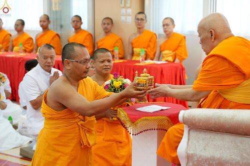 ภาพ No.233663:วันอาทิตย์ที่ 6 กรกฎาคม พ.ศ.2568 พิธีสมโภช 15 ปี วัดพระธรรมกายเกาลูน และพิธีมุทิตาสักการะเปรียญธรรม 9 ประโยค ณ วัดพระธรรมกายเกาลูน เขตปกครองพิเศษฮ่องกง สาธารณรัฐประชาชนจีน