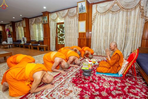 ภาพ No.84952:พิธีทำสามีจิกรรมและรับฟังโอวาท จากพระผู้ใหญ่ พระมหาเถระ พระสังฆาธิการ เนื่องในเทศกาลเข้าพรรษา ของคณะสงฆ์วัดพระธรรมกาย นำโดยหลวงพ่อทัตตชีโว วันที่ 3 สิงหาคม พ.ศ. 2566