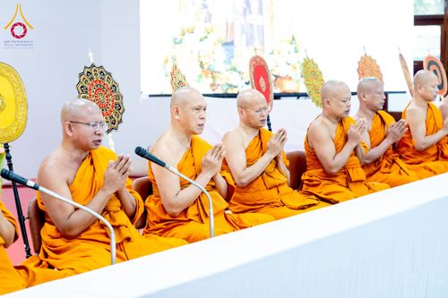 ภาพ No.275997:วันที่ 5 ธันวาคม พ.ศ. 2568 พสกนิกรอำเภอคลองหลวง พร้อมใจบำเพ็ญกุศลอุทิศถวาย “ในหลวงรัชกาลที่ 9” น้อมรำลึกในพระมหากรุณาธิคุณ เนื่องในวันคล้ายวันพระบรมราชสมภพ วันชาติ และวันพ่อแห่งชาติ ณ อาคารปลูกศรัทธา 2 วัดพระธรรมกาย อำเภอคลองหลวง จังหวัดปทุมธานี