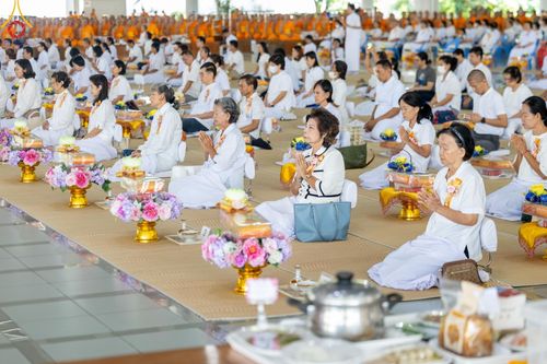 ภาพ No.174625:พิธีถวายภัตตาหารเมนูสวรรค์ เพื่อการบรรลุธรรม ณ หอฉันคุณยายอาจารย์ฯ วัดพระธรรมกาย วันที่ 23 พฤศจิกายน พ.ศ. 2567