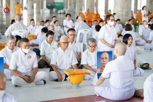 ภาพ No.62712:พิธีขอขมามอบผ้าไตร ในโครงการอุปสมบทหมู่ บูชาธรรมหลวงพ่อธัมมชโย พ.ศ.2567  โครงการอุปสมบทหมู่ธรรมทายาท ระดับอุดมศึกษา รุ่นที่51 (ภาคฤดูร้อน) โครงการบวชพระนานาชาติ AEC และ WAB รุ่นผู้บริหาร(รุ่นที่2) ณ ลานธรรม พระมหาธรรมกายเจดีย์ วันที่ 13 เมษายน พ.ศ. 2567