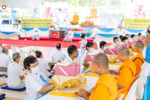 ภาพ No.84990:พิธีเจริญพระพุทธมนต์และพิธีสักการะ รูปเหมือนพระมงคลเทพมุนี (สด จนฺทสโร) ในวันที่ 5 สิงหาคม พ.ศ. 2566 ณ วัดพระธรรมกาย จ.ปทุมธานี เพื่ออัญเชิญประดิษฐาน  ณ วิหารพระมงคลเทพุนี (สด จนฺทสโร) ศูนย์ปฏิบัติธรรมภาคใต้ อ.บางกล่ำ จ.สงขลา