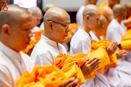 ภาพ No.277709:วันเสาร์ที่ 6 ธันวาคม พ.ศ. 2568 พิธีบรรพชาอุปสมบทและพิธีถวายบาตร โครงการอุปสมบทบูชาธรรมมหาปูชนียาจารย์ ประจำปี พ.ศ.2568 โครงการบวชพระนานาชาติ AEC และ WAB รุ่น CEO (นักบริหาร) รุ่นที่ 5 ณ มหาธรรมกายเจดีย์ วัดพระธรรมกาย