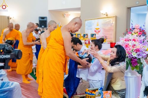 ภาพ No.91232:พิธีสมโภชพระประธาน "พระธรรมกาย" , พิธีเปิดไฟมงคลและเปิดไฟส่องสว่างรัศมีดวงธรรมพระประธาน "พระธรรมกาย" , พิธีทอดผ้าป่าภาคพื้น 19 วัดศูนย์สาขาภาคพื้นอเมริกา  และพิธีมุทิตาสักการะพระมหาเถระ พระเถระ ประจำปี 2566 วันอาทิตย์ที่ 15 ตุลาคม พ.ศ. 2566