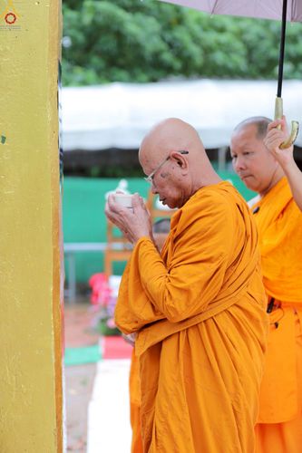 ภาพ No.234056:วันอาทิตย์ที่ 20 กรกฎาคม พ.ศ.2568 พิธีทอดผ้าป่า และพิธีตอกเสาเข็มต้นแรก สร้างอาคารปฏิบัติธรรมพระมงคลเทพมุนี ณ ศูนย์ปฏิบัติธรรมสุราษฏร์ธานี