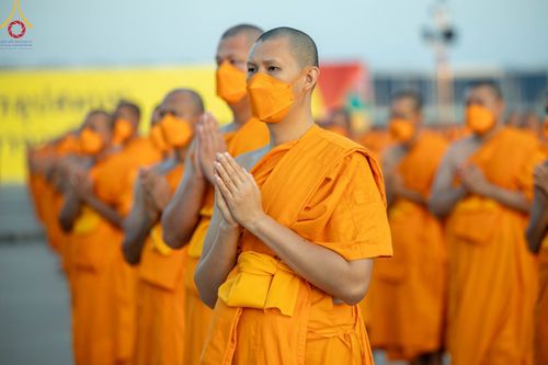 ภาพ No.102257:พระธรรมทายาทในโครงการอุปสมบทหมู่ บูชาธรรมมหาปูชนียาจารย์ ร่วมปฏิบัติธรรม ถ่ายภาพหมู่ประวัติศาสตร์ และรับฟังโอวาทจากหลวงพ่อทัตตชีโว ณ ลานธรรม พระมหาธรรมกายเจดีย์ วัดพระธรรมกาย วันที่ 15 ธันวาคม พ.ศ. 2566