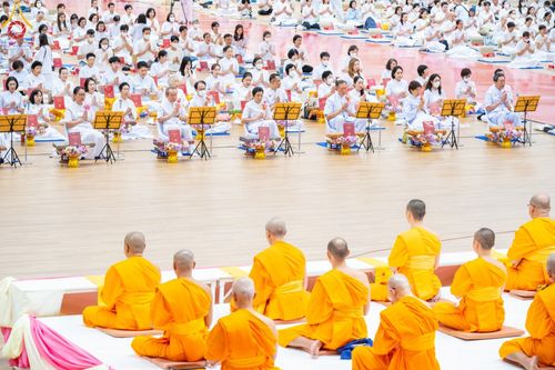 ภาพ No.138782:พิธีถวายกองทุนสนับสนุน การสร้างพระไตรปิฎกฉบับธรรมชัย และอนุรักษ์คัมภีร์ใบลาน น้อมบูชาธรรมหลวงพ่อธัมมชโย 80 ปี ณ ห้องแก้วสารพัดนึก 2 วัดพระธรรมกาย วันเสาร์ที่ 1 มิถุนายน พศ. 2567