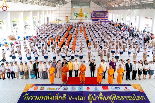 ภาพ No.103767:วันรวมพลังเด็กดี V-Star ผู้นำฟื้นฟูศีลธรรมโลก "รักษ์บวร รักษ์ศีล ๕ จังหวัดปทุมธานี" ปีที่ 5 ปีการศึกษา 2566 ณ วัดสายสุวพรรณ จ.ปทุมธานี วันศุกร์ที่ 22 ธันวาคม พ.ศ. 2566