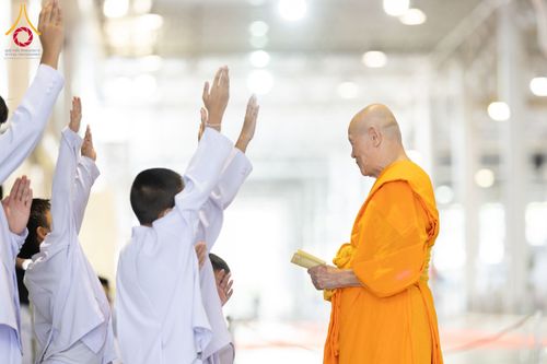 ภาพ No.134285:พิธีทอดผ้าป่าสมทบ มหาสังฆทาน 10,000 วัด ทั่วไทย วันอาทิตย์ต้นเดือนที่ 7 เมษายน พ.ศ.2567 ณ ห้องแก้วสารพัดนึก 1 สภาธรรมกายสากล  วัดพระธรรมกาย จ.ปทุมธานี