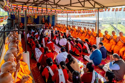 ภาพ No.212883:วันที่ 14 - 15 มีนาคม พ.ศ. 2568 คณะสงฆ์และสามเณรเดินธรรมยาตรา ในโครงการบวชสามเณรเนปาล 500 รูป ไปยังสถานที่รอบมายาเทวีและลุมพินีเกรด ณ ลุมพินี ประเทศเนปาล