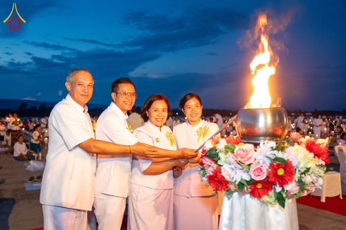 ภาพ No.162253:พิธีจุดประทีปโคมลาน ถวายเป็นพุทธบูชา สร้างความสว่างไสวให้กับแผ่นดินด้วยแสงธรรม วันพฤหัสบดีที่ 17 ตุลาคม พ.ศ. 2567 ณ พุทธอุทยานนานาชาติ จังหวัดหนองคาย