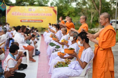 ภาพ No.101022:พิธีตัดปอยผมและปลงผมธรรมทายาท โครงการอุปสมบทบูชาธรรมมหาปูชนียาจารย์ พ.ศ. 2566 ณ ศูนย์อบรมจังหวัดสระบุรี วันเสาร์ที่ 2 ธันวาคม พ.ศ. 2566