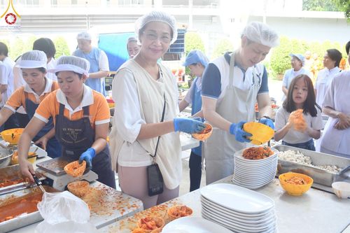 ภาพ No.157651:พิธีถวายภัตตาหารเมนูสวรรค์ ในพรรษาแห่งการเข้าถึงธรรม วันเสาร์ที่ 28 กันยายน พ.ศ. 2567 ณ หอฉันคุณยายอาจารย์ฯ วัดพระธรรมกาย