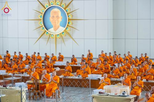 ภาพ No.210595:วันเสาร์ที่ 8 มีนาคม พ.ศ. 2568 พิธีสวดพระพุทธมนต์ และถวายภัตตาหารเมนูสวรรค์แด่พระภิกษุ สามเณร ณ หอฉันคุณยายอาจารย์ฯ วัดพระธรรมกาย