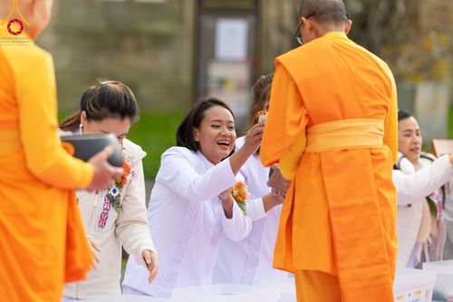 ภาพ No.96408:พิธีทอดกฐินราชันปฐพี ราชินีที่ดิน เพื่อซื้อที่ดินหลังโบสถ์ ฉลองครบรอบ 10 ปีสถาปนาโบสถ์วัดพุทธ วันอาทิตย์ที่ 19 พฤศจิกายน พ.ศ. 2566 ณ วัดพระธรรมกายนิวคาสเซิล ประเทศอังกฤษ