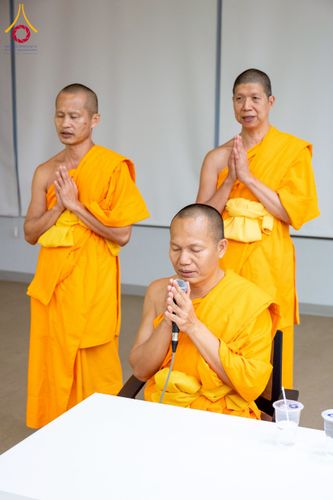 ภาพ No.222499:วันที่ 21 เมษายน พ.ศ. 2568 หลวงพ่อทัตตชีโวต้อนรับคณะสงฆ์จีน ณ อาคาร 100 ปี คุณยายมหารัตนอุบาสิกาจันทร์ ขนนกยูง วัดพระธรรมกาย