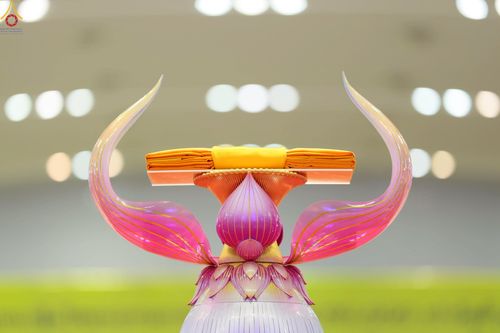 ภาพ No.251235:วันที่ 10 ตุลาคม พ.ศ. 2568 พิธีปฏิบัติธรรม ในวันคล้ายวันเกิด 141 ปี พระมงคลเทพมุนี (สด จนฺทสโร) พระผู้ปราบมาร ณ สภาธรรมกายสากล วัดพระธรรมกาย