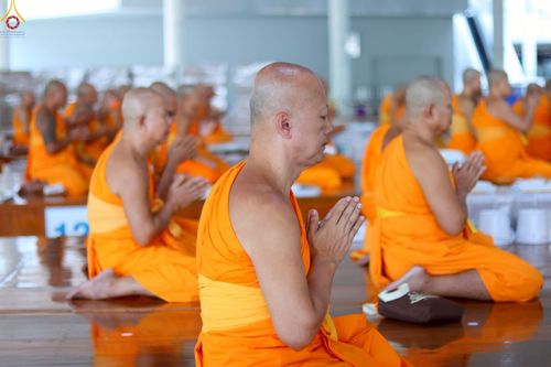 ภาพ No.229659:วันที่ 25 มิถุนายน พ.ศ. 2568 (แรม 15 ค่ำ เดือน 7) พิธีบุพเปตพลี ครั้งที่ 166 ร่วมอุทิศบุญแด่หมู่ญาติที่ล่วงลับไปแล้ว และสืบทอดอายุพระพุทธศาสนา ณ หอฉันคุณยายอาจารย์ฯ วัดพระธรรมกาย