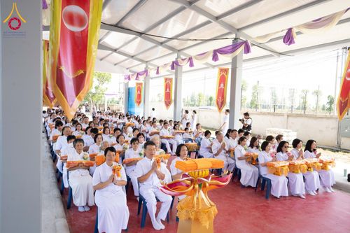 ภาพ No.174328:พิธีทอดกฐินกตัญญูบูชาธรรม ณ ศูนย์ปฏิบัติธรรมพระมงคลเทพมุนี อ.สองพี่น้อง จ.สุพรรณบุรี ในโครงการกฐินสามัคคีทั่วไทย 30,000 วัด บูชาธรรม 80 ปี หลวงพ่อธัมมชโย โดยคณะศิษยานุศิษย์วัดพระธรรมกาย วันที่ 10 พฤศจิกายน พ.ศ. 2567