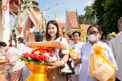 ภาพ No.171688:พิธีทอดกฐิน ณ วัดมหาโพธิ์ จ.ลพบุรี ในโครงการกฐินสามัคคีทั่วไทย 30,000 วัด บูชาธรรม 80 ปี หลวงพ่อธัมมชโย โดยคณะศิษยานุศิษย์วัดพระธรรมกาย วันที่ 27 ตุลาคม พ.ศ. 2567