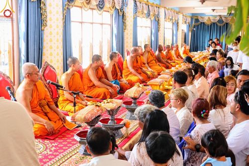 ภาพ No.170488:พิธีทอดกฐิน ณ วัดสุราษฎร์รังสรรค์ จ.ปทุมธานี ในโครงการกฐินสามัคคีทั่วไทย 30,000 วัด บูชาธรรม 80 ปี หลวงพ่อธัมมชโย โดยคณะศิษยานุศิษย์วัดพระธรรมกาย วันที่ 27 ตุลาคม พ.ศ. 2567