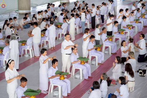 ภาพ No.248581:วันที่ 28 กันยายน พ.ศ. 2568 พิธีตัดปอยผม และปลงผม โครงการอุปสมบทบูชาธรรม 141 ปี พระมงคลเทพมุนี ณ วิหารคด วัดพระธรรมกาย