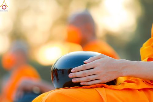 ภาพ No.110225:พิธีตักบาตรพระธรรมยาตราฯ ในโครงการธรรมยาตรากตัญญูบูชา มหาปูชนียาจารย์ พระมงคลเทพมุนี(สด จนฺทสโร) พระผู้ปราบมาร ปีที่ 12 ณ อนุสรณ์สถานลำดับที่ 2 สถานที่ตั้งมโนปณิธานบวชตลอดชีวิต อนุสรณ์สถานบางนางแท่น จ.นครปฐม วันที่ 11 มกราคม พ.ศ. 2567