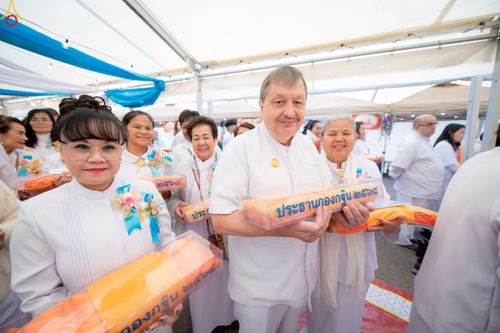 ภาพ No.256022:วันที่ 12 ตุลาคม พ.ศ. 2568 พิธีทอดกฐินวัดพระธรรมกายสวิตเซอร์แลนด์  ณ หอประชุมโรงเรียน Obergoldbach เมือง Bern ประเทศสวิตเซอร์แลนด์