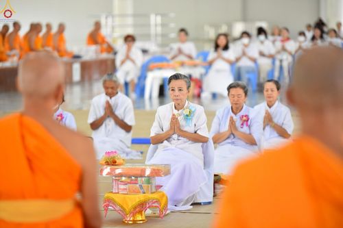 ภาพ No.230402:วันที่ 28 มิถุนายน พ.ศ. 2568 พิธีถวายภัตตาหารเมนูสวรรค์ เพื่อการบรรลุธรรม ณ หอฉันคุณยายอาจารย์ฯ วัดพระธรรมกาย